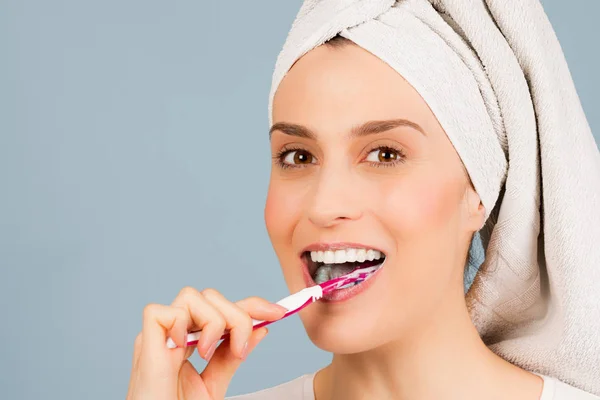 Cách chọn kem đánh răng để bảo vệ răng miệng và hơi thở thơm mát